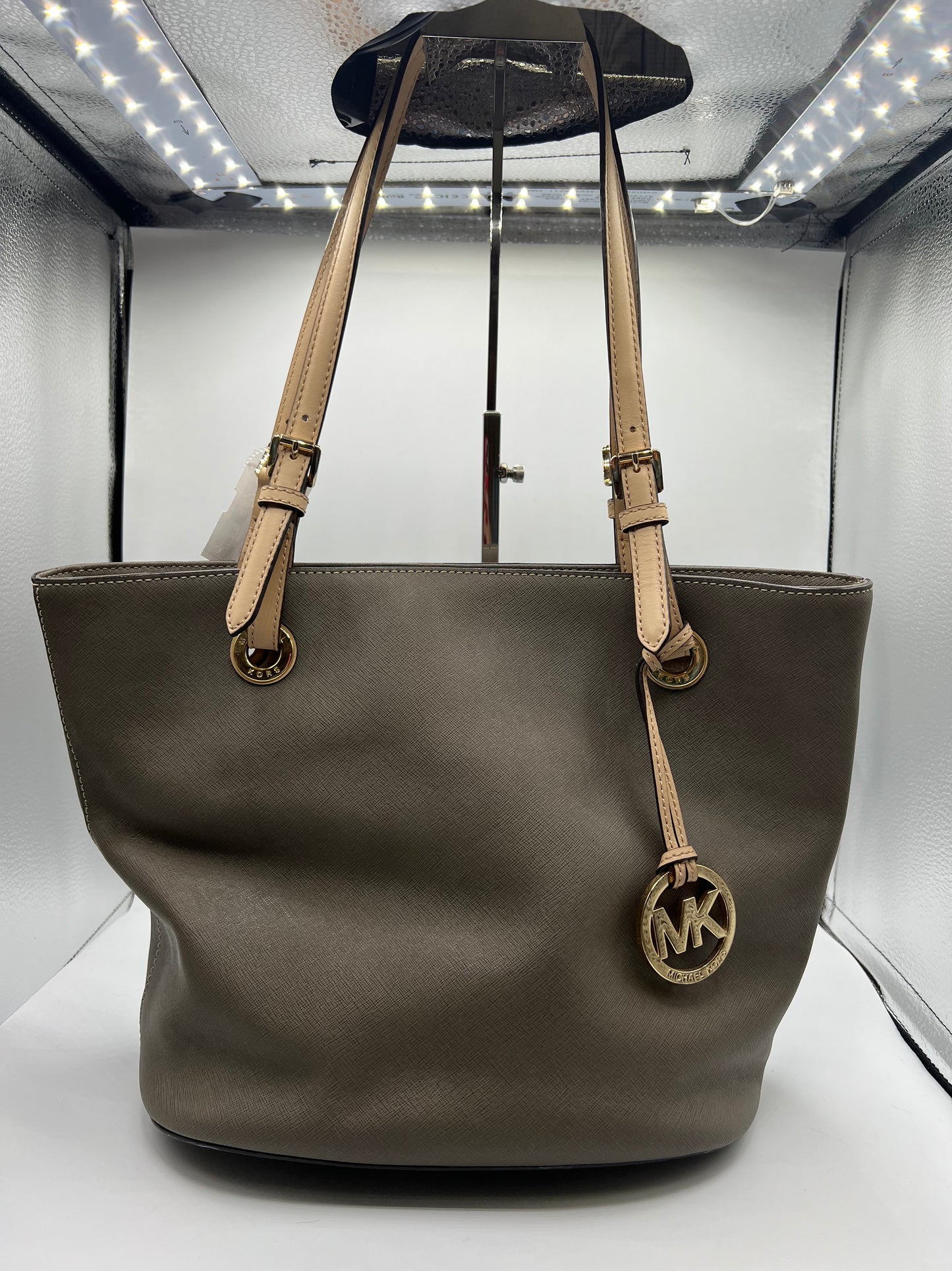 HANDBAG DESIGNER by MICHAEL KORS In GREY, Size: LARGE