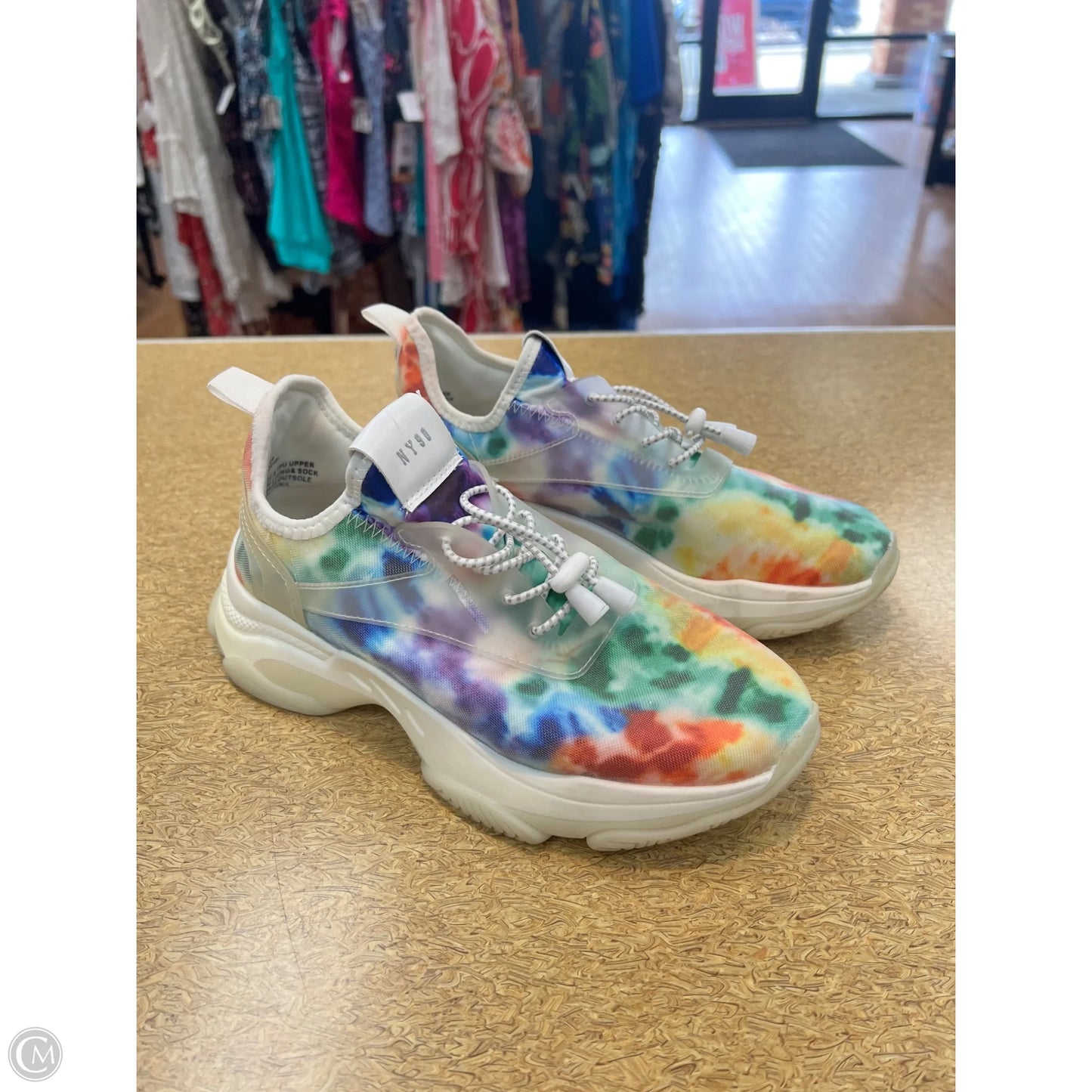 Shoes Athletic By Clothes Mentor In Rainbow Print, Size: 8.5