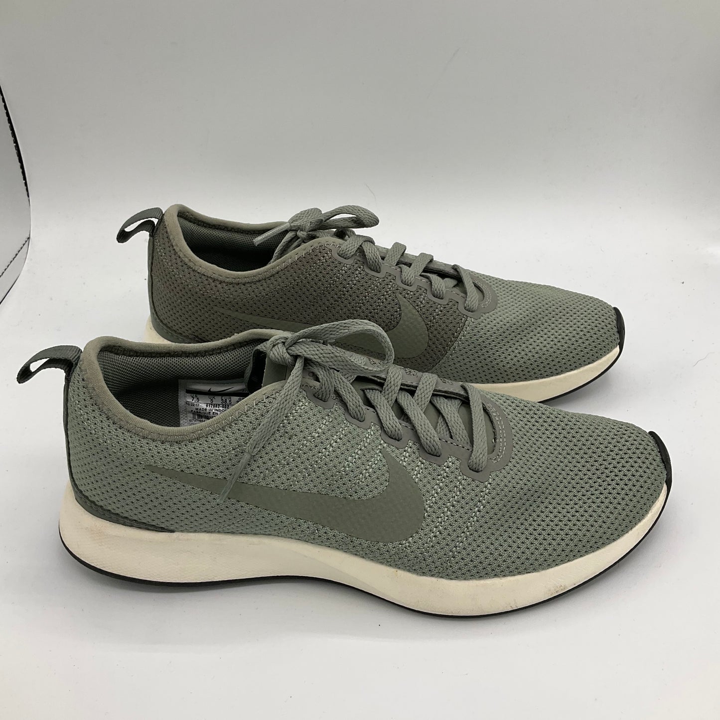 Shoes Athletic By Nike In Green, Size: 7.5