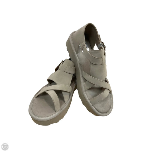 Shoes Flats By Bearpaw In Grey, Size: 11