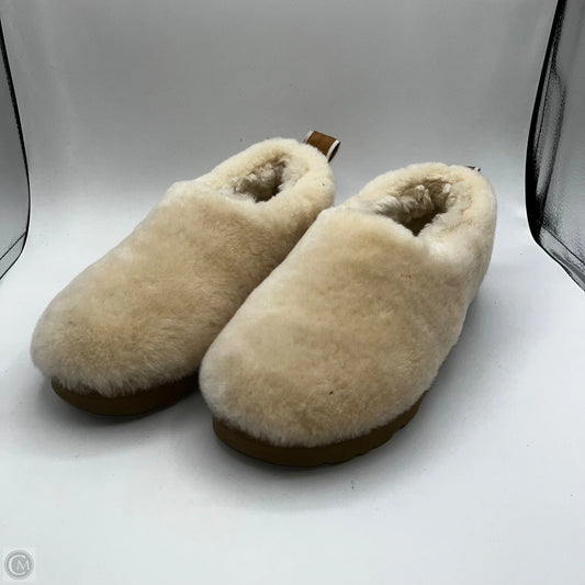 Shoes Designer By Ugg In Cream, Size: 7
