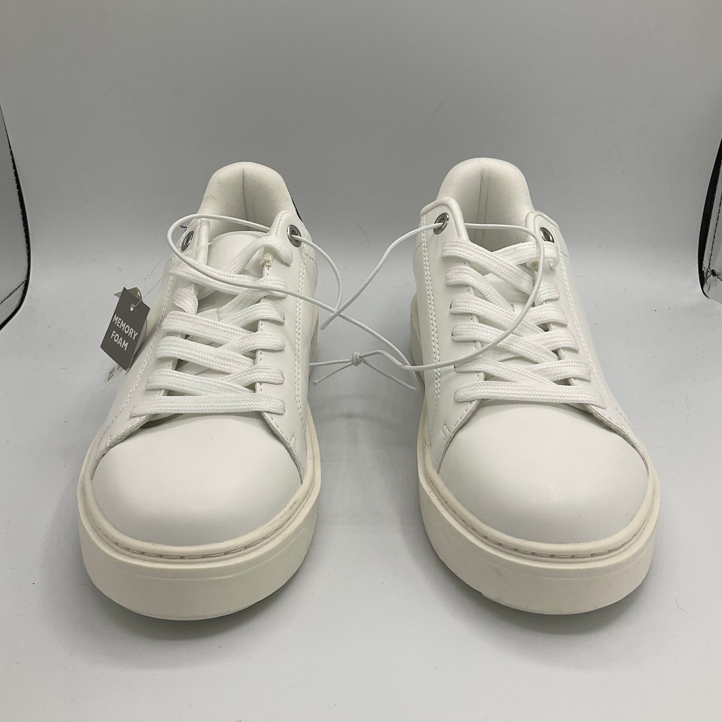 Shoes Sneakers By Falls Creek In White, Size: 8.5