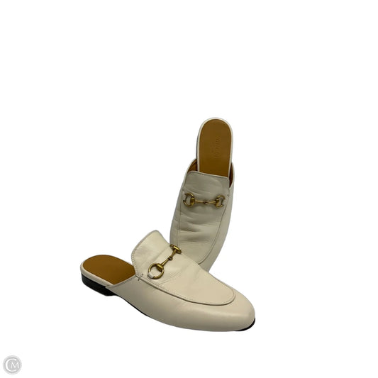 Shoes Luxury Designer By Gucci In White, Size: 9