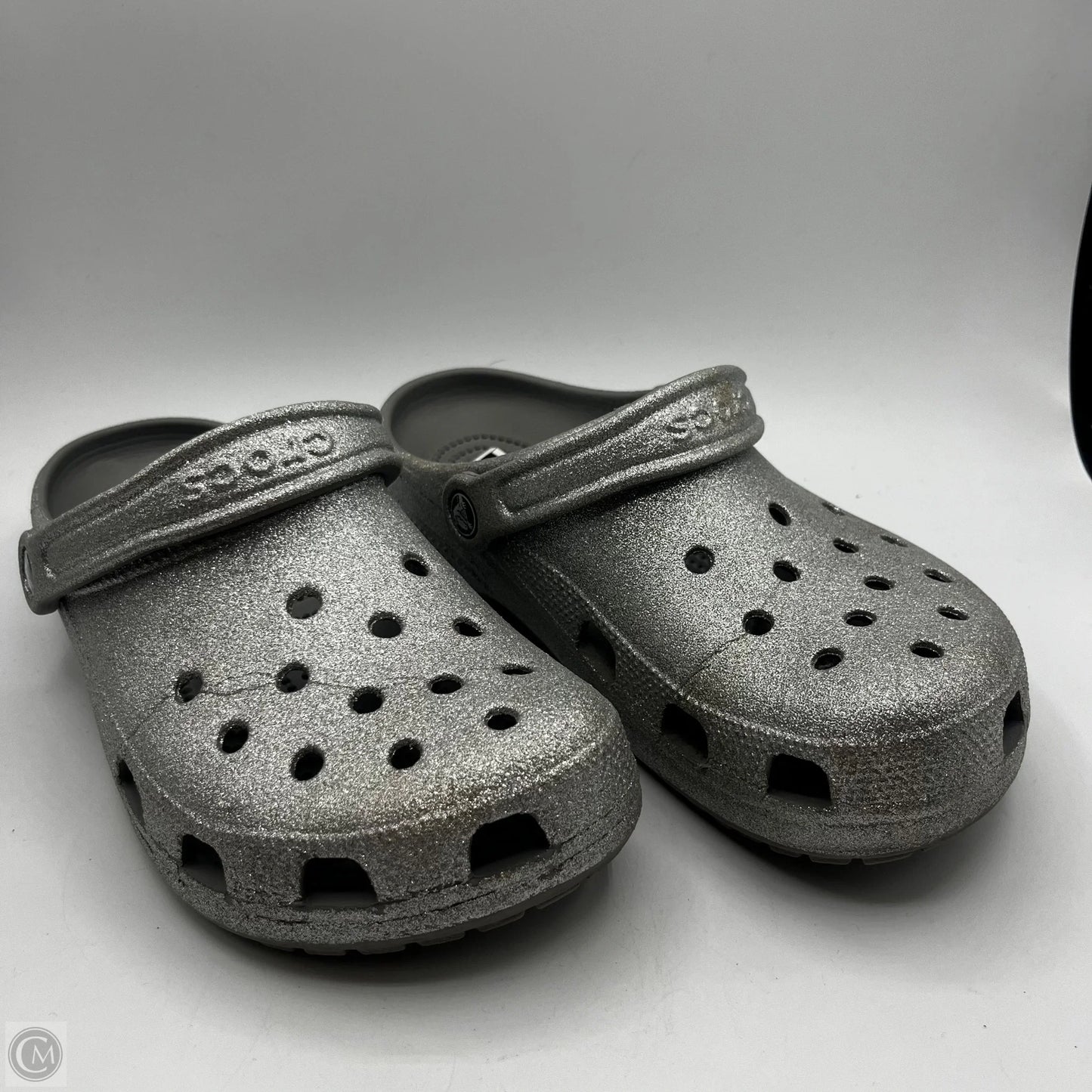 Sandals Flats By Crocs In Silver, Size: 9