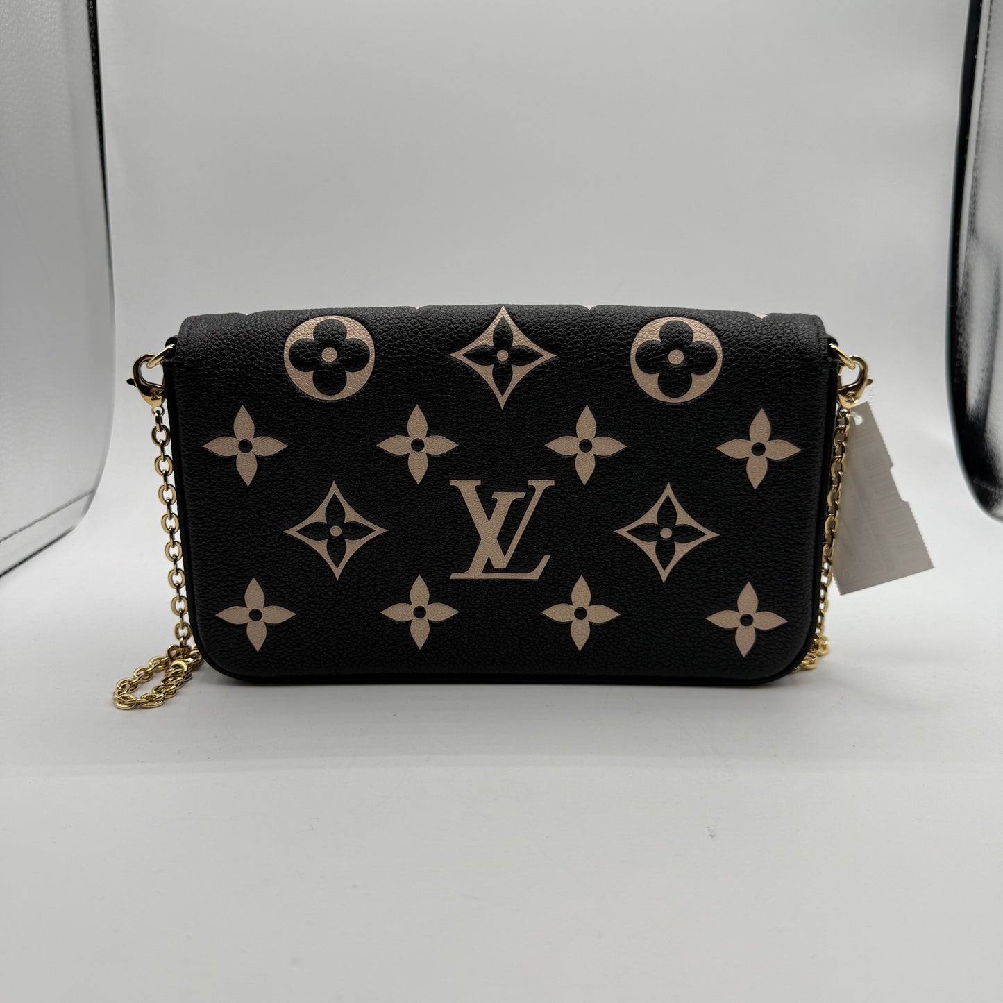 CROSSBODY LUXURY DESIGNER by LOUIS VUITTON In BLACK & CREAM, Size: SMALL