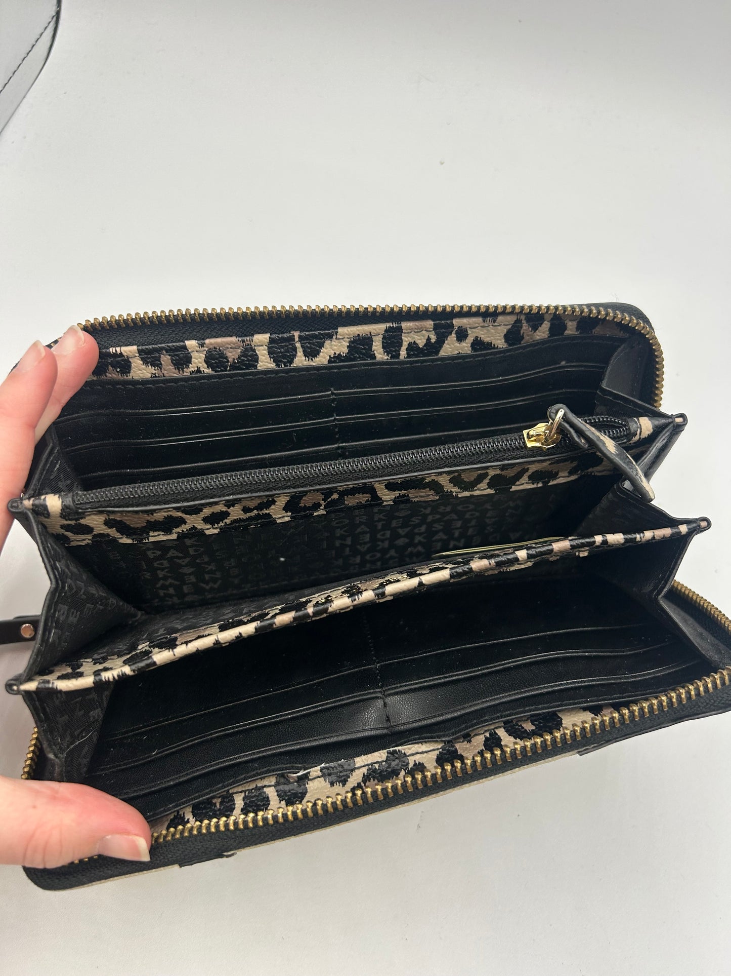 WALLET DESIGNER by KATE SPADE In ANIMAL PRINT, Size: LARGE