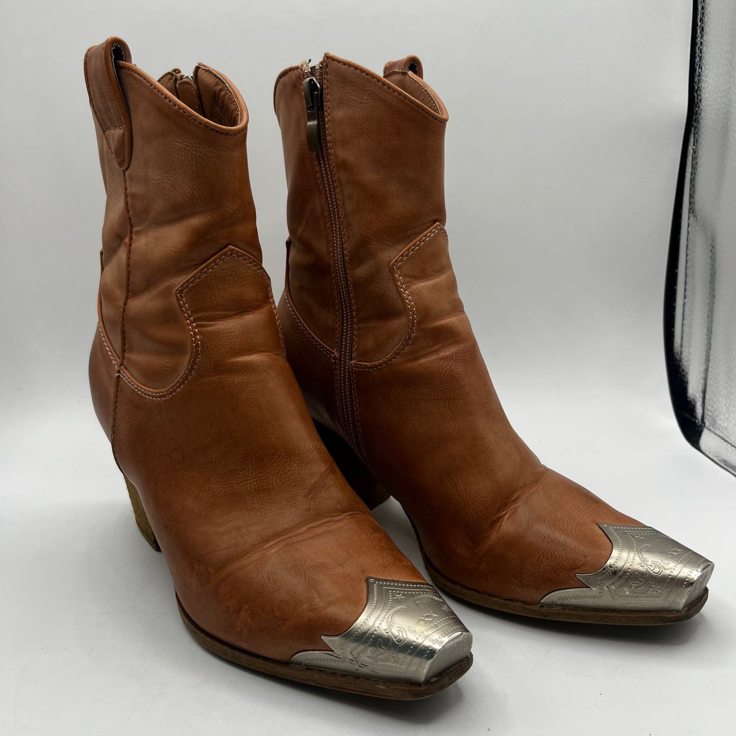 BOOTS WESTERN by    CLOTHES MENTOR In BROWN, Size: 7