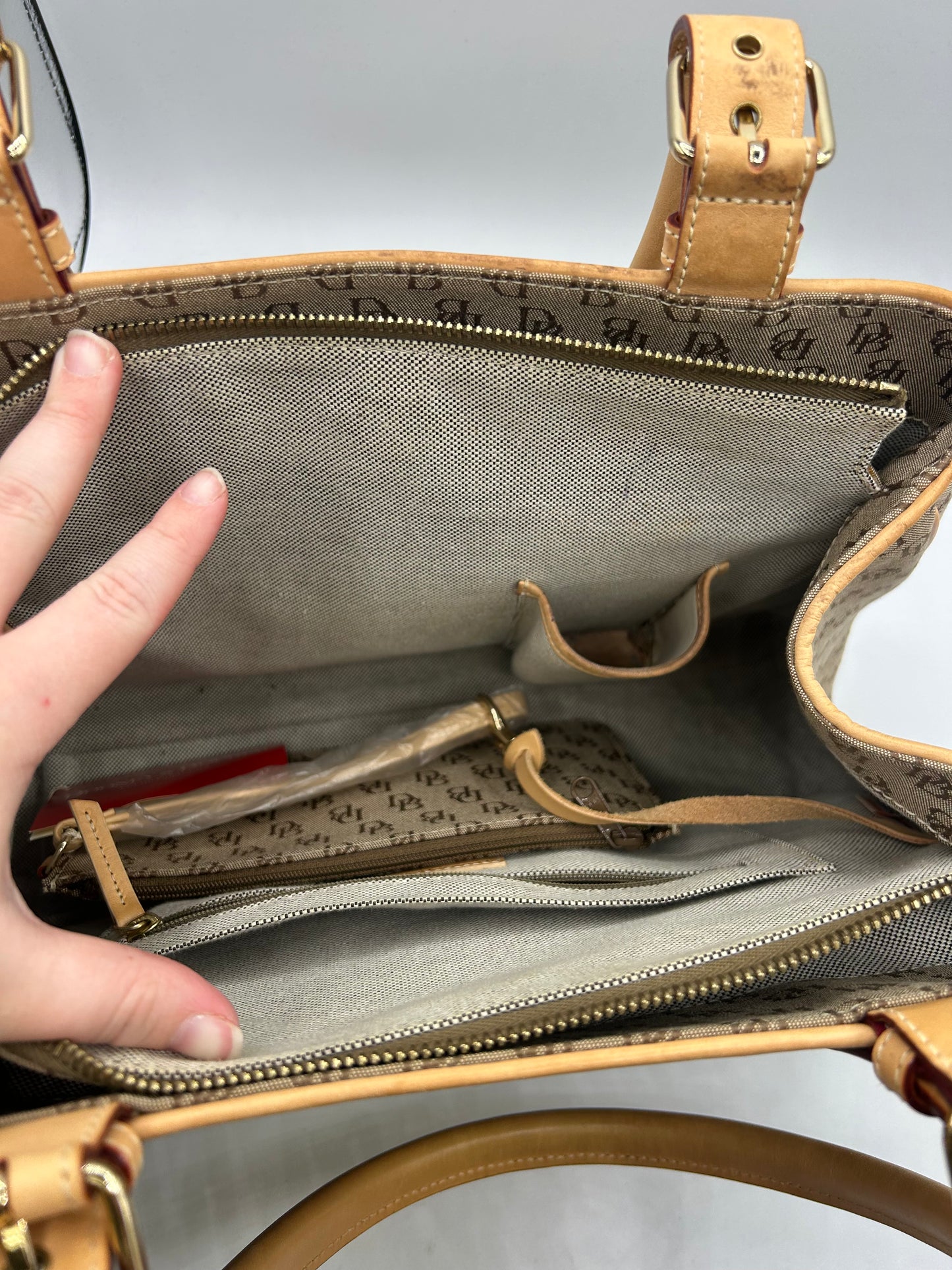 HANDBAG DESIGNER by DOONEY AND BOURKE In GREY & TAN, Size: LARGE